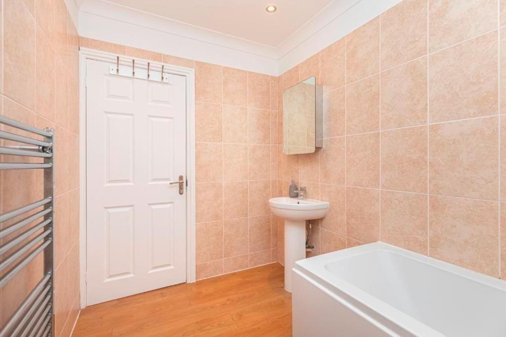 Bournecoast - Clifftop Apartment With Garden -Fm827 บอร์นมัธ ภายนอก รูปภาพ